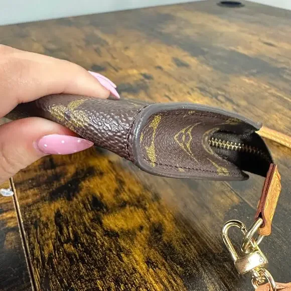 Louis Vuitton Monogram Bucket Accessories Pochette Bag - Picture 8 of 15